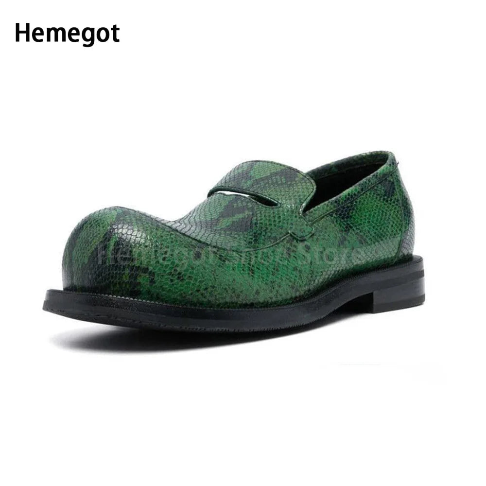 Grüne Herren-Loafer mit rundem Zeh, Schlupfdesign und breiter Sohle, Schlangenprägung