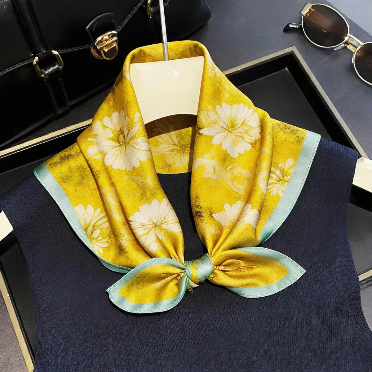 Damen Seidenschal 53cm quadratisch Blumenprint Luxus Hijab Bandana N
