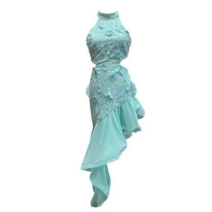 Ärmelloses Midikleid mit Polka-Dots und Spitzen-Patchwork im Colorblock-Design – Halterneck und figurbetont.