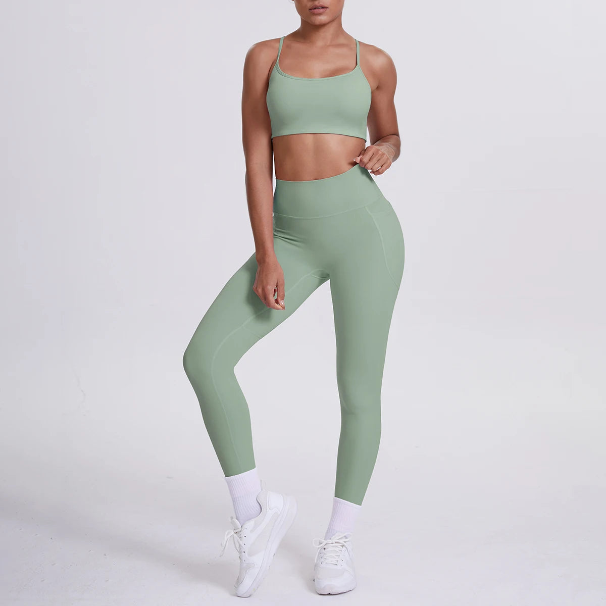 Damen Yoga-Sportset in Hellgrün: Sport-Bustier und Leggings im 3/4-Look