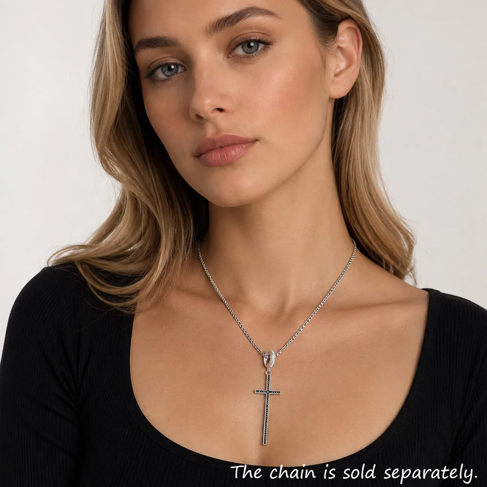 Kreuz-Anhänger aus Sterlingsilber an feiner Kette, schwarzer Zierbesatz