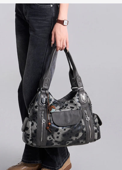 Damen-Hobo-Tasche aus gewaschenem Leder mit grau-Leoparden-Print und mehreren Fächern und viel Stauraum
