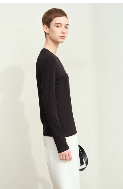Damen T-Shirt mit minimalistischem Design und gesticktem Brief für den Herbst