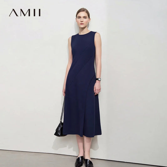 Tailliertes Damenkleid aus Strick, ärmellos, dunkelblau, mit schwingendem Saum