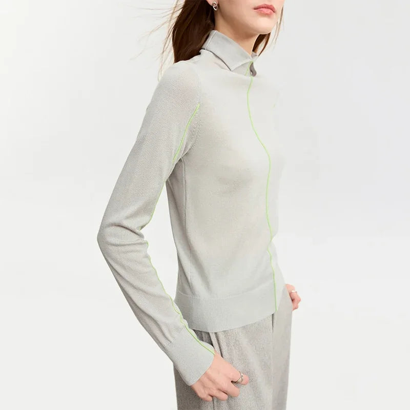 Damen-Pullover aus Strick, hellgrau, lange Ärmel, Stehkragen und grüne Kontrastnähte