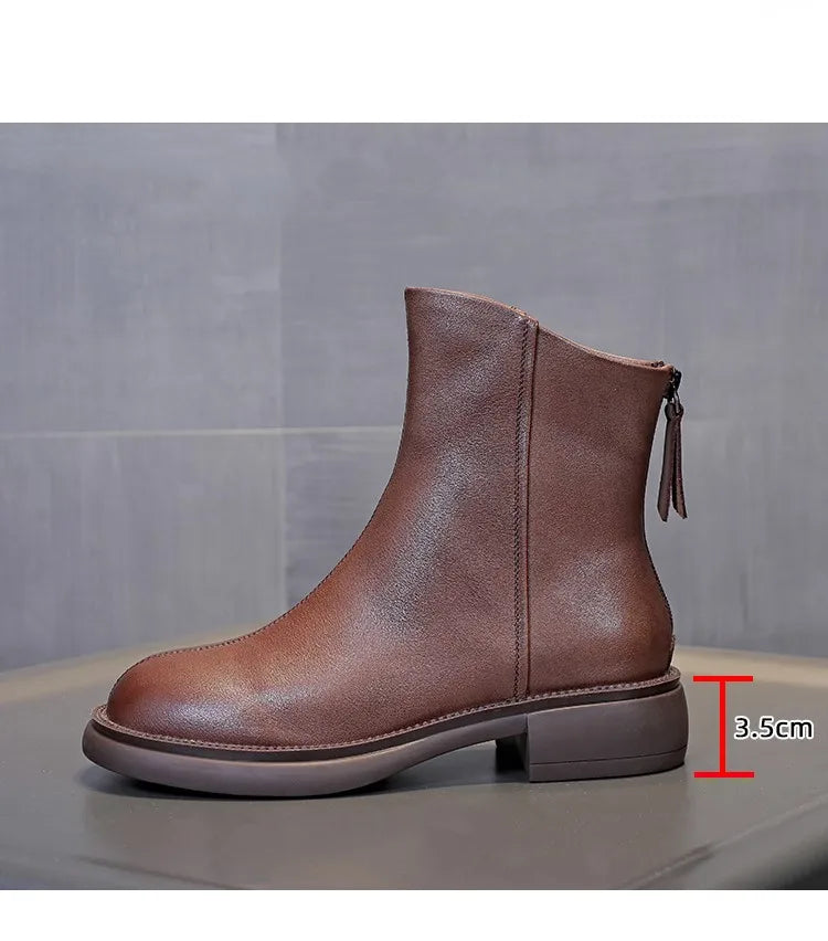 Braune Knöchelstiefel aus Leder mit Quaste am Schaft und kräftiger Profilsohle