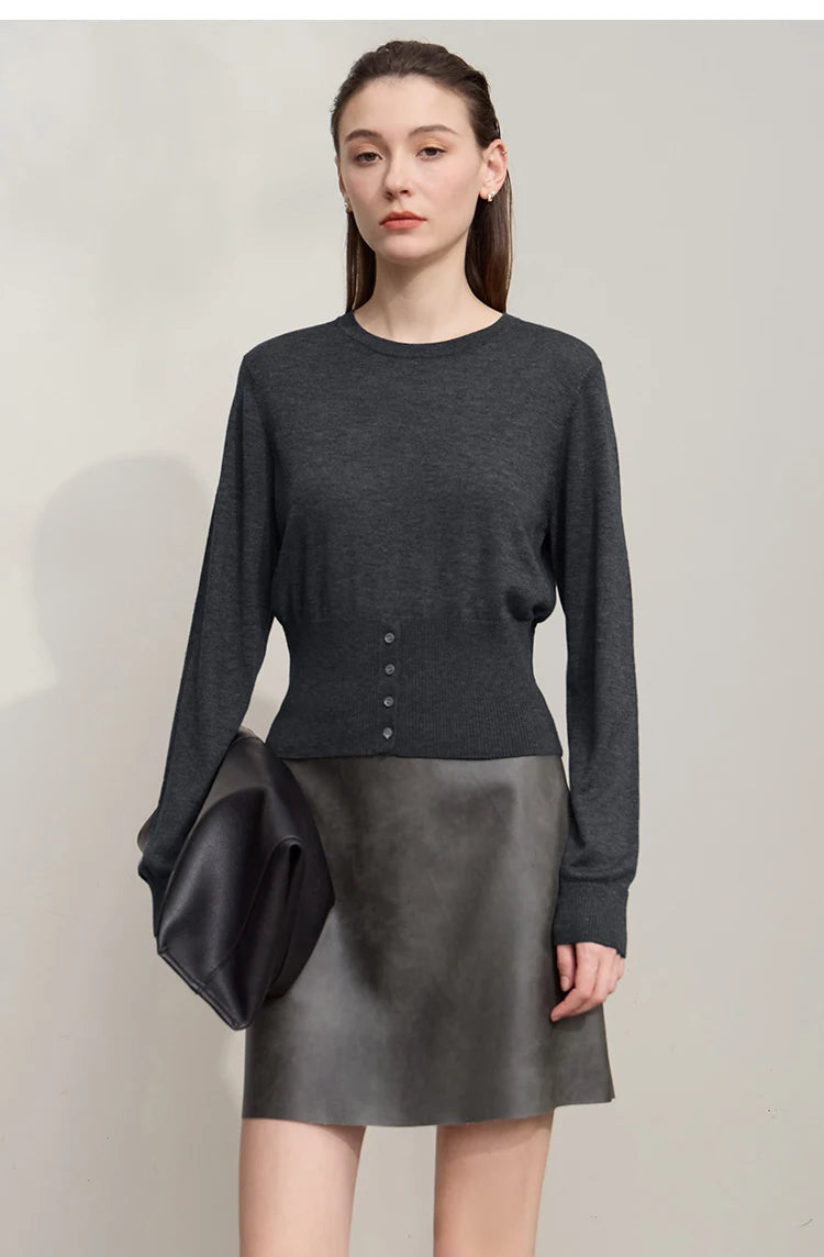 Damenpullover im minimalistischen Strick, dunkelgrau, mit Rundhalsausschnitt und Knopfleiste