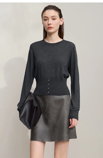 Damenpullover im minimalistischen Strick, dunkelgrau, mit Rundhalsausschnitt und Knopfleiste