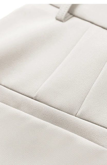Damen Shorts im minimalistischen Stil mit hoher Taille für das Büro