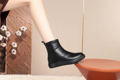 Schwarzer Schneestiefel für Damen, knöchelhoch, flacher Plateaublock mit Profil, seitliche Naht