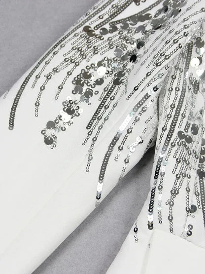 Elegantes Damen-Zweiteiler-Set mit langärmligem Kragenoberteil und hoch taillierter Hose mit Diamantdetails und Schlitz.