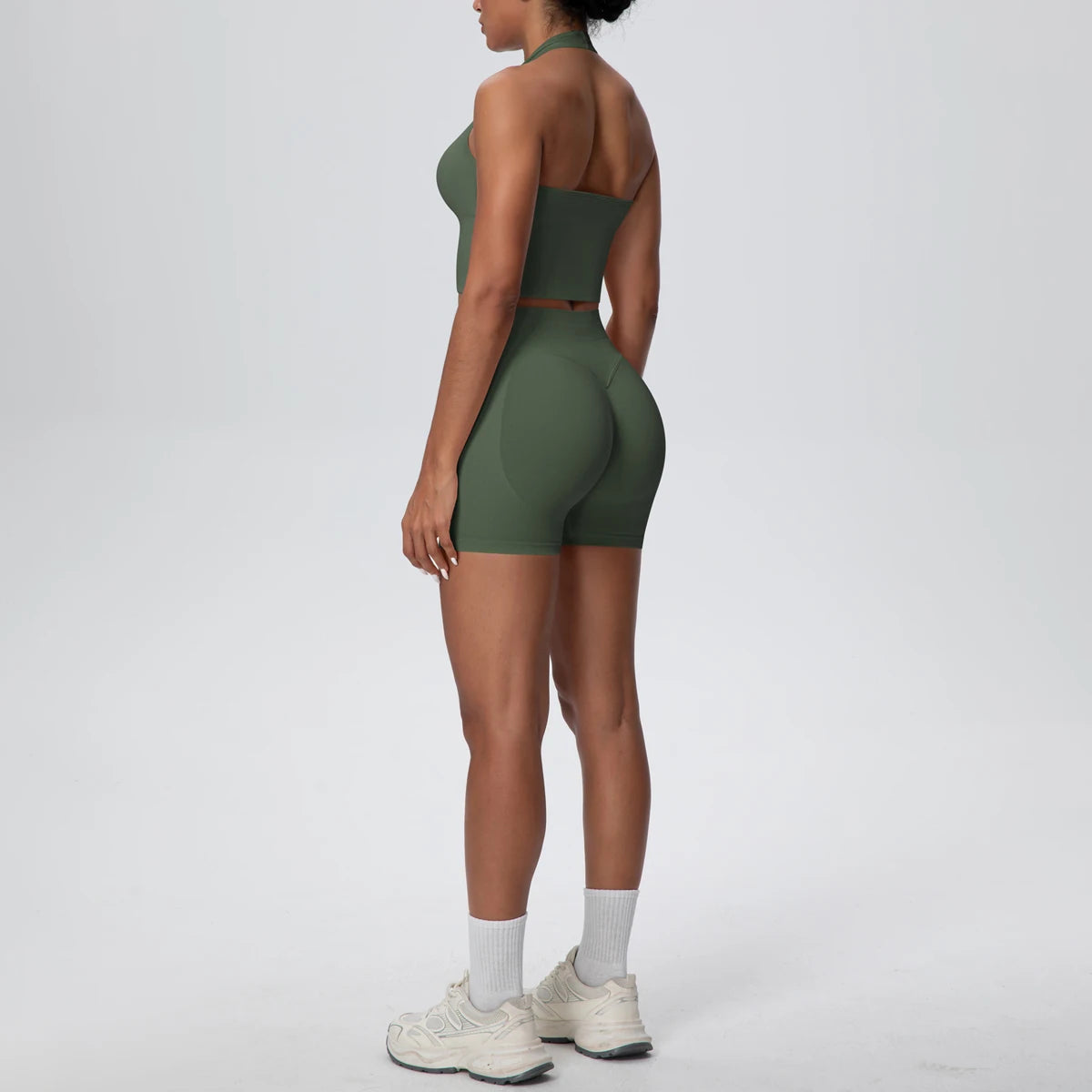 Damen-Yoga-Set in Olivgrün, Rückansicht: Sporttop und hoch taillierte Shorts