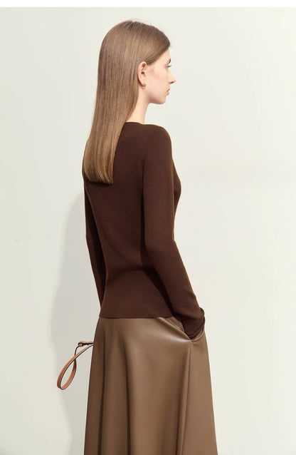 Brauner Damenpullover mit langen Ärmeln, Rückansicht, schmaler Schnitt