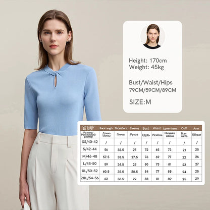 Damen-Strickshirt mit Halbarm und geknoteter Aussparung vorn, hellblau