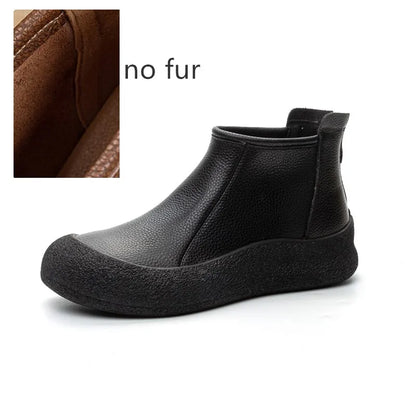 Schwarze flache Leder-Stiefeletten ohne Fell, Rundkappe und seitlicher Reißverschluss.