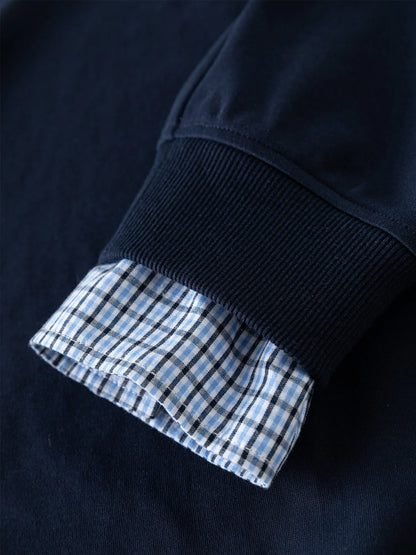 Elegante Damenbluse in Weiß mit schmaler Passform und langen Ärmeln – ideal fürs Büro.
