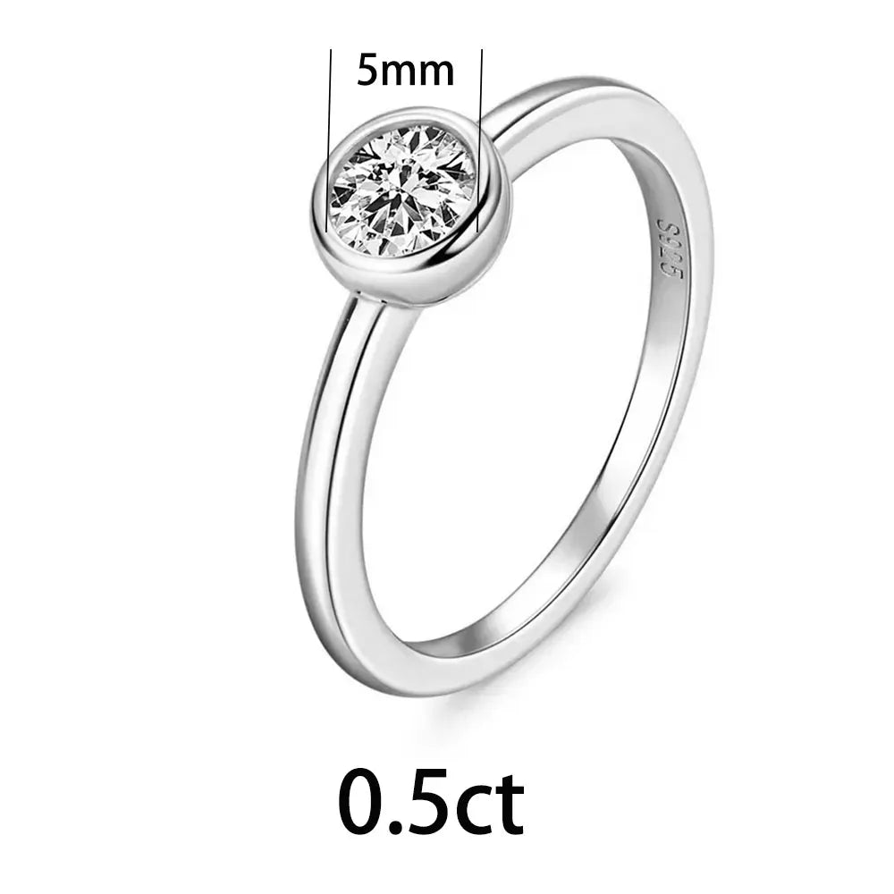 Damenring in silberfarbenem Metall mit Moissanit, ca. 0,5 ct, 5 mm